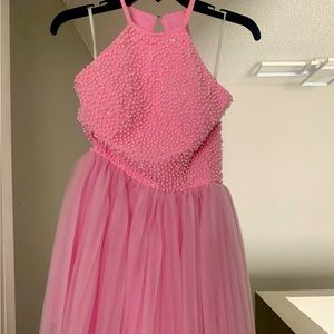 Pleaded dress with pearl top